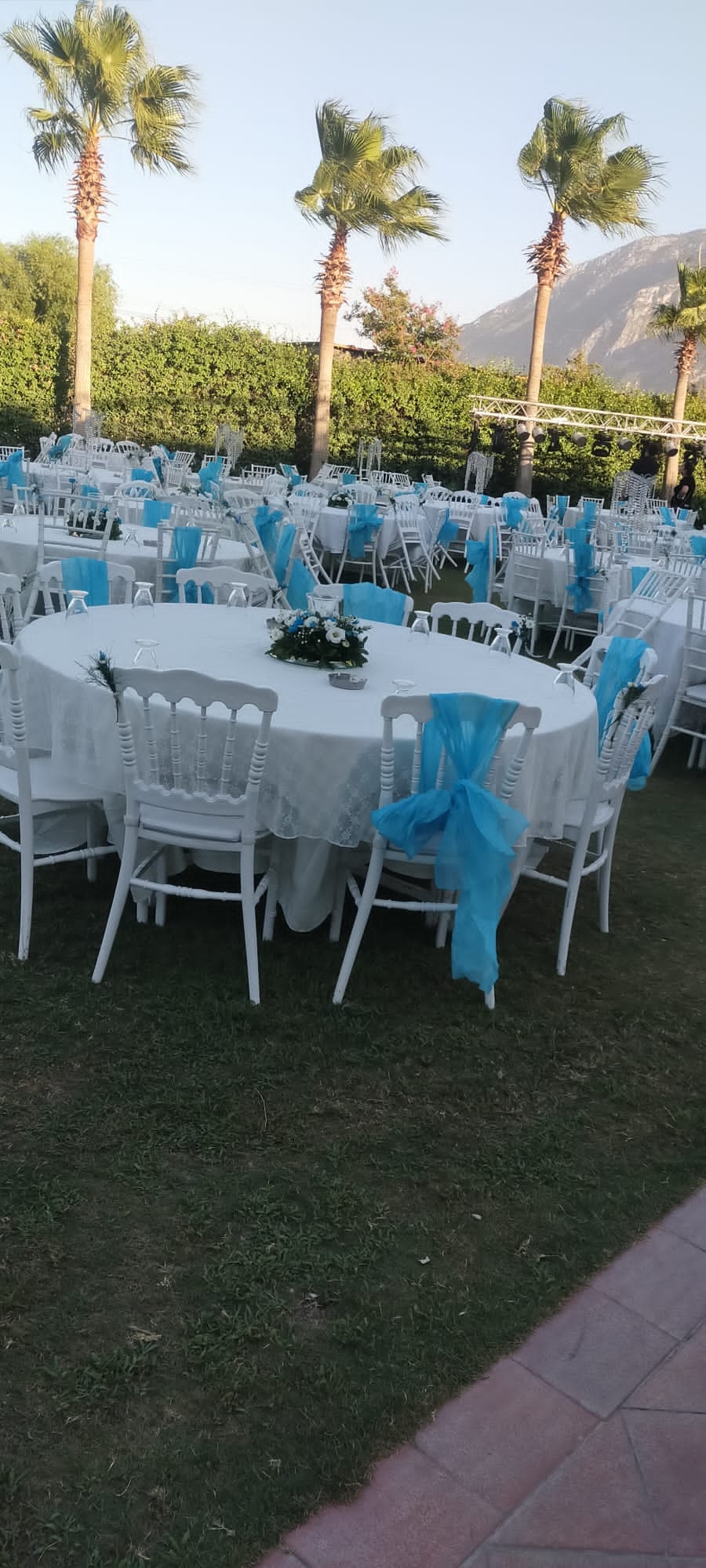 Tiffany Sandalye Kiralama ve Düğün Salonu Düzeni Görseli 2