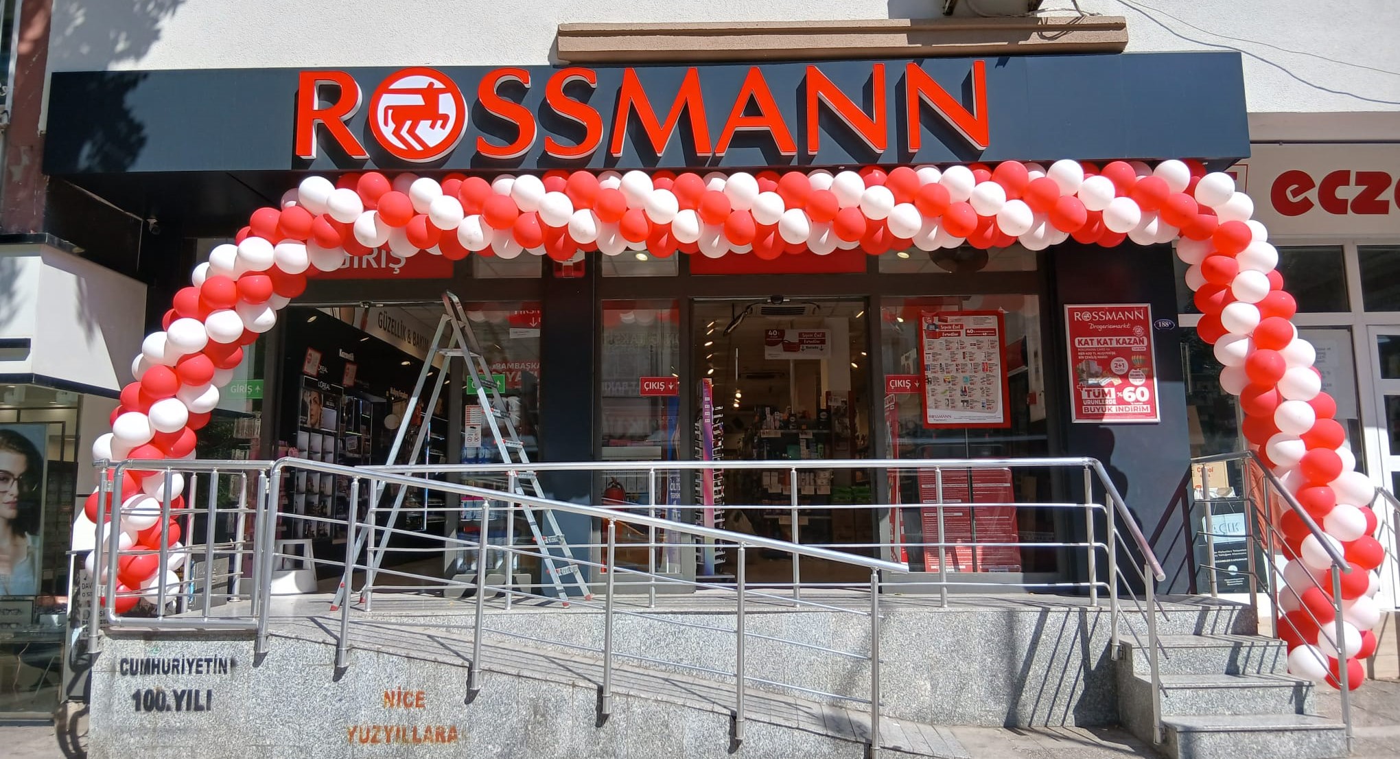 Ege Bölgesi Alışveriş Merkezi Balon Dekorasyonu Görseli 7